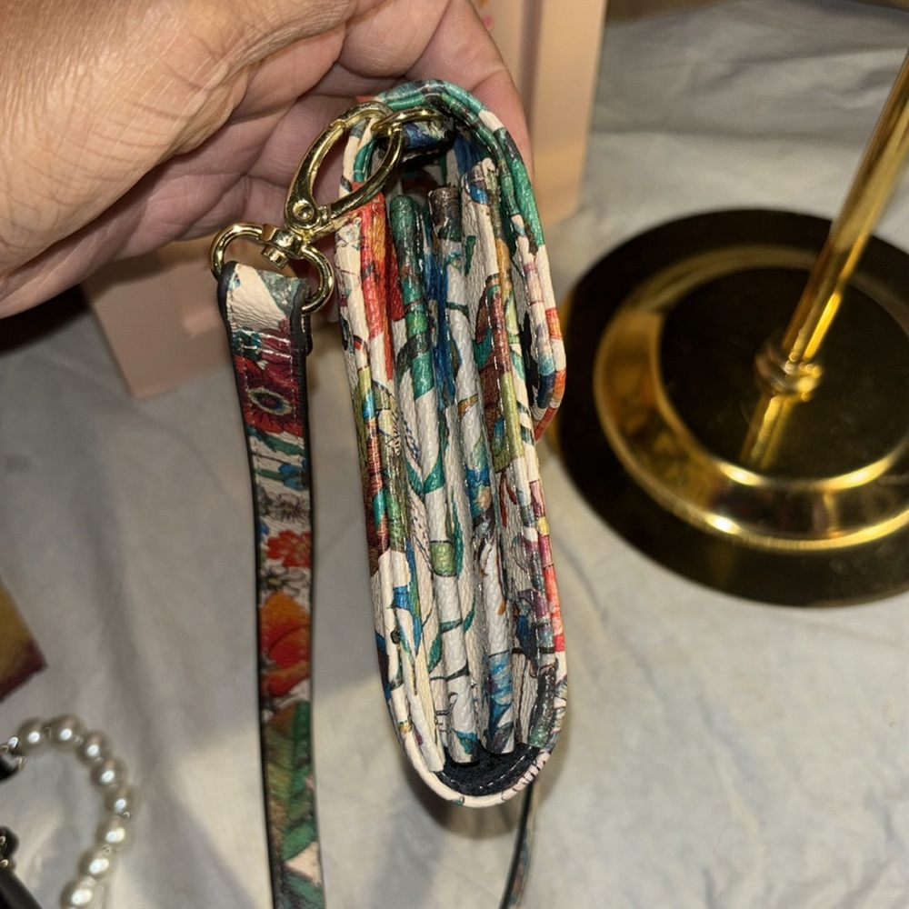 NWOT Floral Steve Madden crossbody w/removable strap - Picture 6 of 12